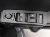 パワーウィンドゥ 運転席ドアスイッチ照明付です。電動格納ミラーも手元でワンモーションで可能です。