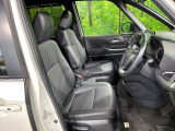 運転席シート廻りは使用感も少なく、良好な状態となっています。丁寧に使われていたことがよくわかりますね。