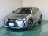 レクサス特有の「スピンドルグリル」、精緻に構成されたエレガントなデザインです。