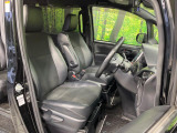 運転席まわりには十分なスペースがあり、大柄な方でもゆったり運転していただける環境です。