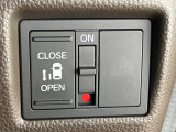 【パワースライドドア】スマートキーや運転席のスイッチでスライドドアの開閉が可能♪電動だから力を入れてドアを開ける必要が無く、小さいお子様でも、重い荷物を持っている時もラクに開け閉めできます♪