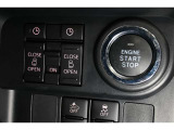 パワースライドドア ウエルカムオープン機能装備!降車時に予約しておけばクルマに近づくと自動オープンします。キーがポケットやバックの中でもワンプッシュでエンジンスタートでき便利です。