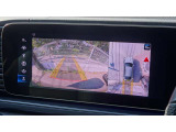 【360度カメラシステム】リバースと連動し、車両後方の映像をディスプレィに表示歪みの少ないカメラにより鮮明な画像で後退の運転操作をサポートします。