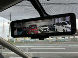 悪天候や荷物で後方の確認がしにくい時もミラーに映像で映してくれるインテリジェントルームミラーです。
