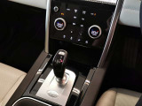 ガン式のシフトレバーを採用したA/T  細かく制御された変速によりスムーズなドライビングをサポート。ショックもなく低速から高速域まで快適なドライブを提供します。