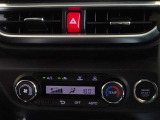 車内を快適に、オートエアコンを装備しています。