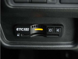 ◆ETC2.0装着◆進化したドライブ体験。料金収受システムだけだったETCが生まれ変わって、高速道路を賢く使うETC2.0に進化しました。多彩な情報サービスが便利で快適なドライブ体験を提供します。