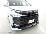 【LEDヘッドランプ】・・・消費電力の少ないLEDヘッドランプ。点灯してすぐに最大光量を発揮するのでトンネルなど周囲が急に暗くなった場合でも安心。