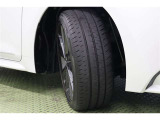タイヤサイズ 215/45R17。