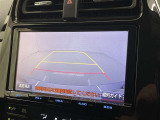 後方の見える安心をお届けするバックガイドモニター付:バックするときのアシストラインもあって楽々バック!車庫入れや縦列駐車をサポートし、苦手な駐車も安心です!今やもう手放せない装備ですネ♪