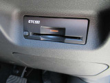 『ETC2.0』を装着しています♪♪ 有料道路での料金所の手間を省いて運転に集中できます♪♪ 車から離れる時はカードの抜き取りをお忘れなく♪♪