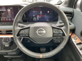 ハンドルには、ステアリングスイッチ付き。プロパイロット機能も付いて長距離ドライブも快適!車両の設定も手元で楽に変更できます。