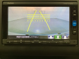 バックでの車庫入れも安心です! リアカメラが付いているバックモニター付のナビを装備しております。操作線もついており距離感も画面から確認できます。