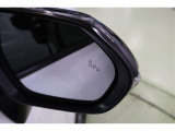 BSM搭載。バック出庫の際に左右から接近する車両を検知警告するRCTAも搭載。さらに、ドアを開ける際に後方からの接近車両との衝突の可能性がある場合インジケーターで警告するSEAも搭載しています。