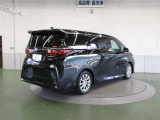 シームレスに光を放つ大型リヤコンビネーションランプ。