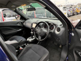 【運転席】座り心地が良いシートなので長時間の運転でも快適にお過ごしいただけます。新品のフロアマットのご注文も可能です。掲載箇所以外にご希望の写真がございましたらお気軽にお問い合わせ下さい。