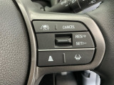 アクセルから足を離しても設定したスピードを保ち走行し、高速道路での疲労軽減に役立つクルーズコントロール付きです!