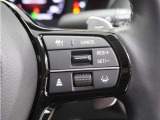 ◆アダプティブクルーズコントロール◆予め設定した車速内でクルマが自動的に加減速。前走車との適切な車間距離を維持しながら追従走行します。【LKAS】車線維持支援システムでステアリング操作を支援。