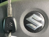 【キーレス】少し離れた場所からでもボタン一つでドアの開錠・施錠ができるのでとっても便利!ドアの鍵穴周りに傷をつけることもありません♪