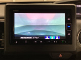 ギヤをR(バック)に入れるとナビの画面に後ろの映像が映るリアカメラ付です。後退時、コンディションが悪い視界でもカラーバックモニターがドライバーをサポートします。