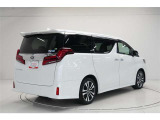 後続車から視認性の良いストップランプの配置で追突抑制になります。