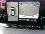 アラウンドビューモニター。空の上から見下ろすような視点でスムース駐車。