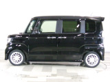 【車両状態証明書付】より安心してご購入頂く為、第三者機関による車両状態証明書を見ながら実車確認できます(フロントガラスのA1減点はほとんどの中古車にあるミリ単位の飛び石傷ですのでご安心下さい)。