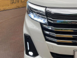 【LEDヘッドライト】悪天候や夜間走行時も良好な視界を確保し安心して運転できる高輝度LEDヘッドライトを装備!点灯速度が早く、消費電力も抑えられています。