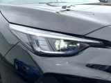 【LEDヘッドライト】悪天候や夜間走行時も良好な視界を確保し安心して運転できる高輝度LEDヘッドライトを装備!点灯速度が早く、消費電力も抑えられています。