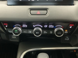 Wエアコン付きです!運転席・助手席それぞれ快適な車内でお過ごしいただけます。寒い時期には嬉しいシートヒーター付きです!