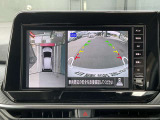 アラウンドビューモニターは、車両の周囲を360度見渡せるカメラシステムです。駐車時の死角をなくし、安全な運転をサポートします。駐車時の死角をなくして、安心・安全な運転を実現できます。