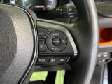 【レーダークルーズコントロール】高速道路での長距離走行が楽に!!自動で速度を保つクルーズコントロールが、衝突軽減システムと連携し、前方の車両を感知して車間を保つように速度調節してくれます!!