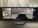狭い場所での駐車やすれ違いなどでより的確な運転操作に役立つ360&deg;ビューモニターが装備されています。