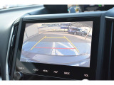 リヤカメラ付きなので、シフトレバーをリバースにすると連動してカメラ映像に切り替わります。