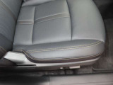 運転席は、細やかな調整が可能なパワーシートになっています。2ポジションメモリーが可能ですので、運転手交代に備えて2名分のポジション登録がお奨めです。