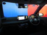 フロントガラスが広く視界が広々としているので、運転がとてもし易いです!