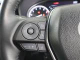 ステアリングスイッチ付き。前方から目を離すことなく操作することが可能です。