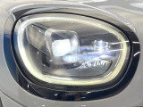 ●LEDヘッドライト:夜間走行時も良好な視界を確保し安心して運転できる高輝度LEDヘッドライトを装備!点灯速度が早く、消費電力も抑えられています。