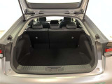 バックドアを上げた状態です。シートのアレンジ次第で荷室のスペースが変わります!用途に合わせて快適な室内を?