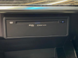 【CD/DVDデッキ】オプションのCD/DVDデッキを搭載。ディスプレイオーディオでエンタメをお楽しみいただけます。