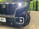 【LEDヘッドライト】悪天候や夜間走行時も良好な視界を確保し安心して運転できる高輝度LEDヘッドライトを装備!点灯速度が早く、消費電力も抑えられています。