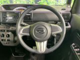 インテリアに合わせたデザインのステアリングは、運転される方のことも考え、運転しやすい形状、大きさです。是非一度、実際に触ってお確かめください。