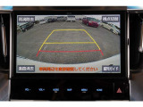 【バックモニター】 後退時に車両の後ろ側を表示します。車庫入れなどでバックする際に安心です。