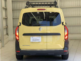 ご納車の前には専門スタッフによる点検・整備を実施いたします。さらにはご納車後のカーライフを想定し、各機関・電気系統のチェック、ロードテストも行いますので、ご遠方のお客様もご安心下さいませ。