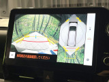 【パノラミックビューモニター】専用のカメラにより、上から見下ろしたような視点で360度クルマの周囲を確認することができます☆死角部分も確認しやすく、狭い場所での切り返しや駐車もスムーズに行えます。