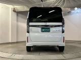 リヤ、後ろから見るとまた車の印象が変わってきますね☆☆