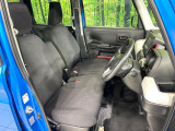 運転席まわりには十分なスペースがあり、大柄な方でもゆったり運転していただける環境です。