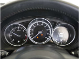 【明るく見やすいメーター】視認性が良く明るく見やすいメーター。運転者にとって見やすいメーターは運転していても疲れないですよね。