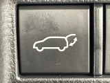 【パワーバックドア】スマートキーや運転席のボタンを押すだけでリアゲートが自動で開閉します!荷物を持っている時や、高い位置にあるバックドアを閉める際に便利な機能です♪
