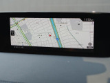 マツダコネクトの8.8インチワイドセンターディスプレイです。『Android Auto』『Apple CarPlay』や独自のコネクテッドサービスに対応したインターフェイスシステムです。
